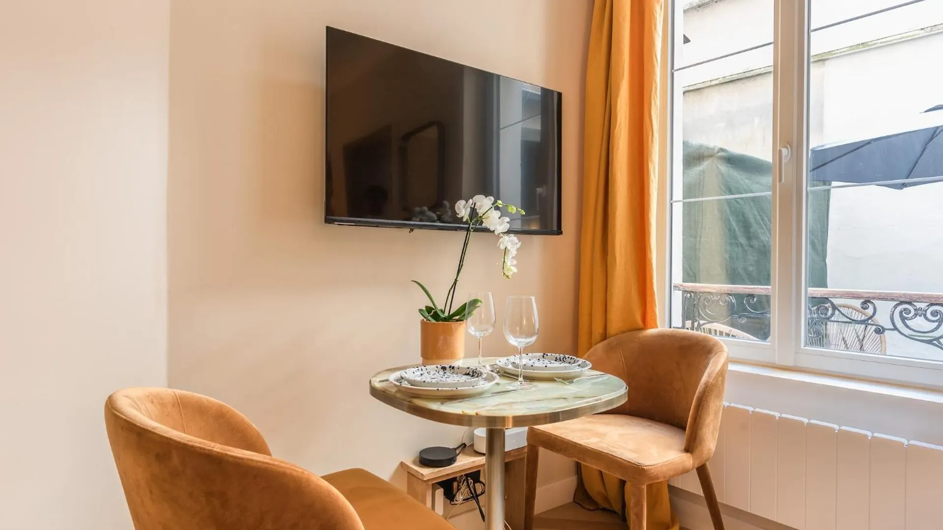 Charming Studio With Terrace - Near Montmartre Paris France