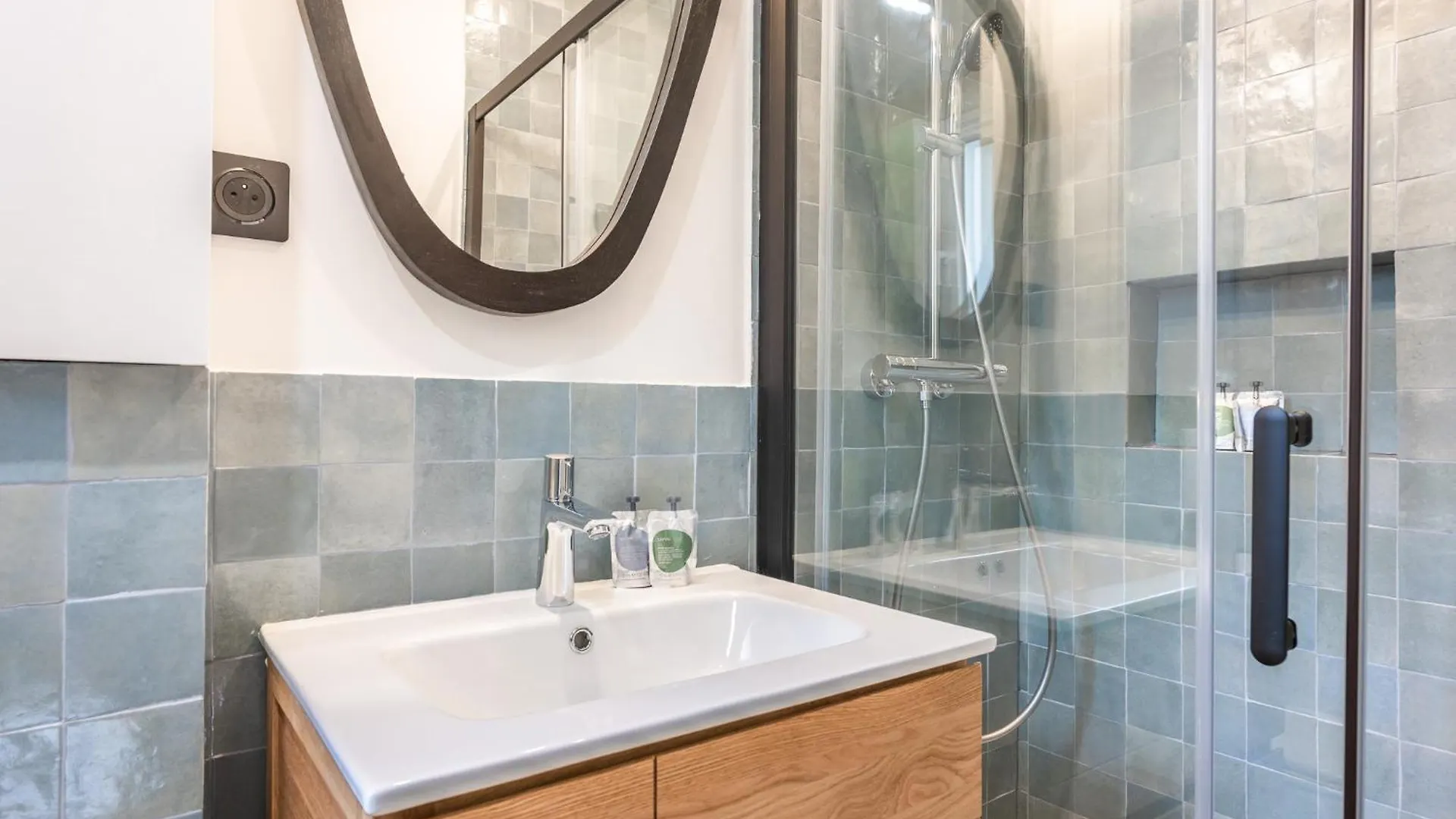 Charming Studio With Terrace - Near Montmartre Paris