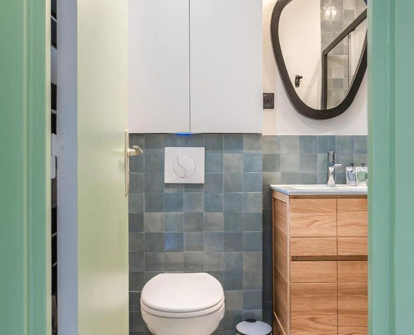 Apartment Charming Studio With Terrace - Near Montmartre Paris France